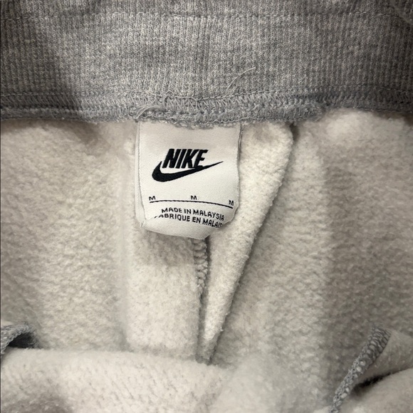 WOMANS SIZE M NIKE SWEATS - Picture 4 of 8